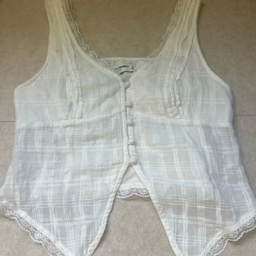Women's White Social Tourist Button-through Flyaway Top - Picture 2 of 4